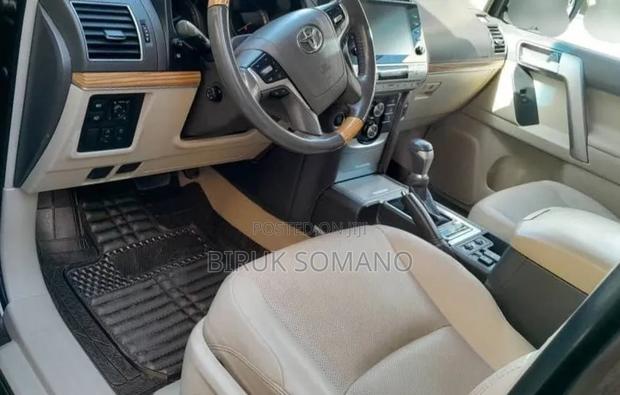 Toyota Land Cruiser Prado 2019 Gray