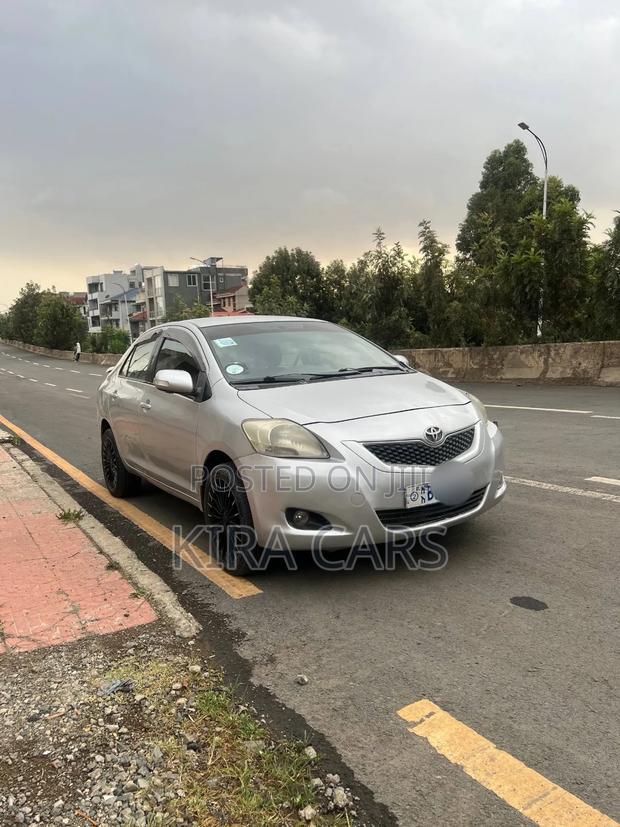 Toyota Yaris 2010 Silver