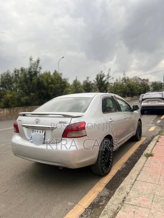 Toyota Yaris 2010 Silver