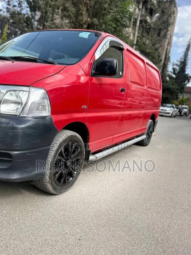 Toyota HiAce 2010 Red