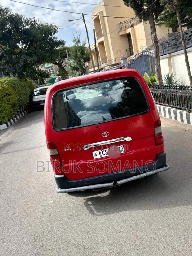 Toyota HiAce 2010 Red
