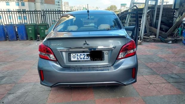 Mitsubishi Attrage 2022 Gray