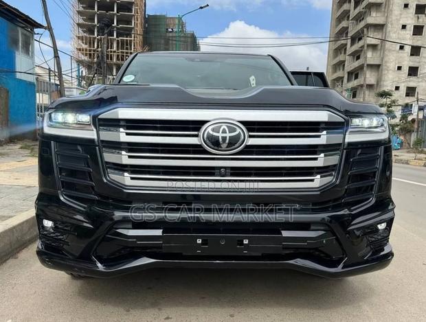 Toyota Land Cruiser LC300 2023 Black
