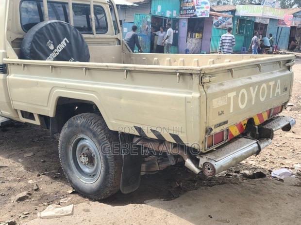 Toyota Land Cruiser 2005 Beige