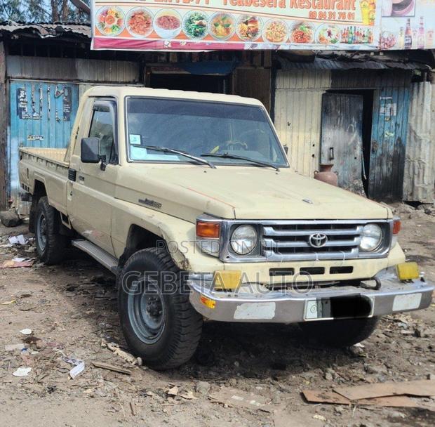 Toyota Land Cruiser 2005 Beige