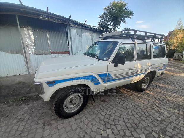 Toyota Land Cruiser 1989 White