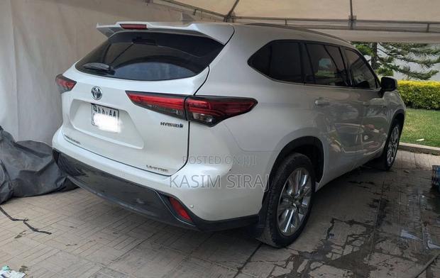 Toyota Highlander Hybrid 2024 White