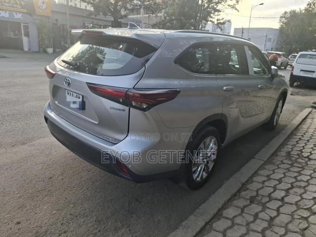 New Toyota Highlander 2024 Silver