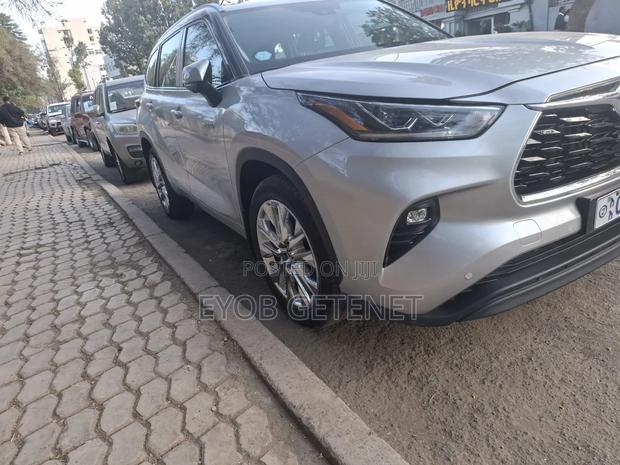 New Toyota Highlander 2024 Silver