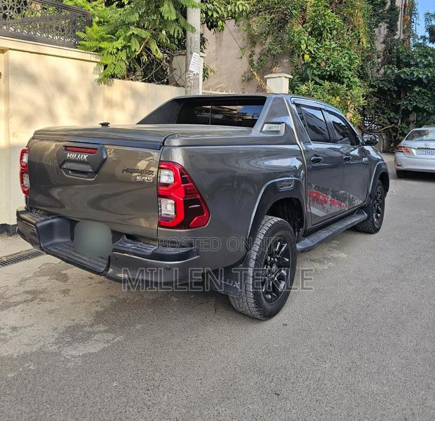 Toyota Hilux 2022 Black