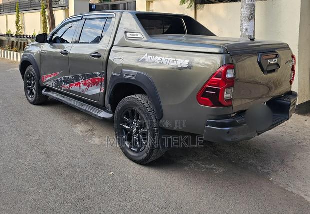 Toyota Hilux 2022 Black