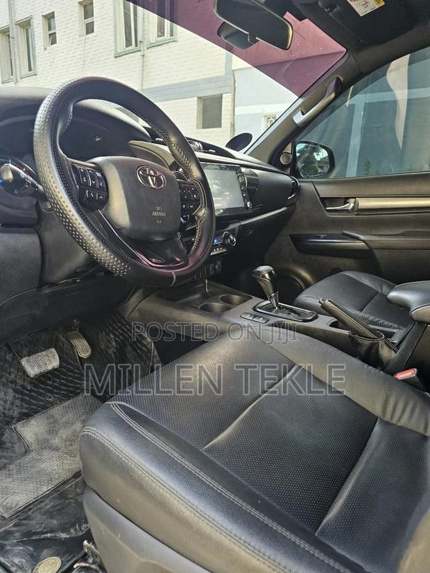Toyota Hilux 2022 Black