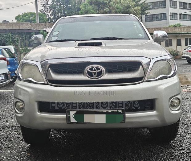 Toyota Hilux 2009 Silver