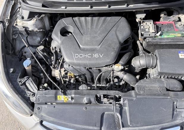 Hyundai Elantra 2012 Silver