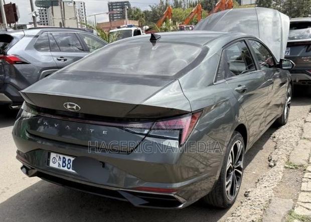 Hyundai Avante 2021 Black