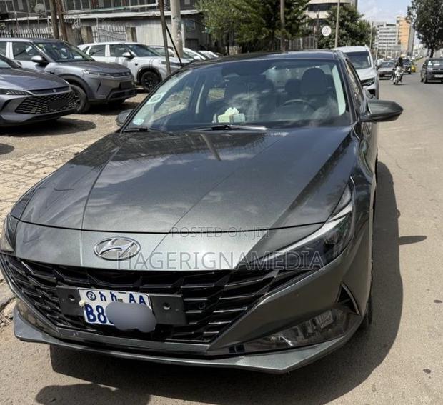Hyundai Avante 2021 Black