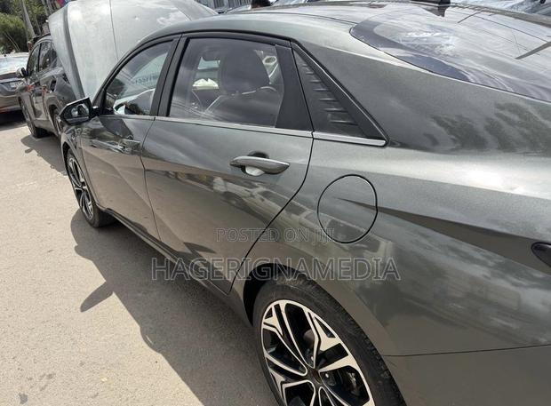 Hyundai Avante 2021 Black
