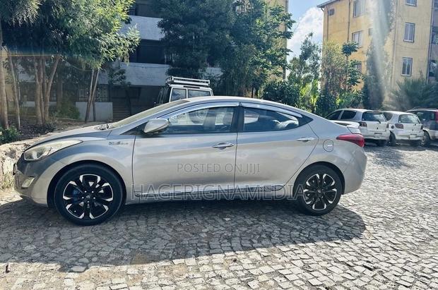 Hyundai Avante 2013 Silver