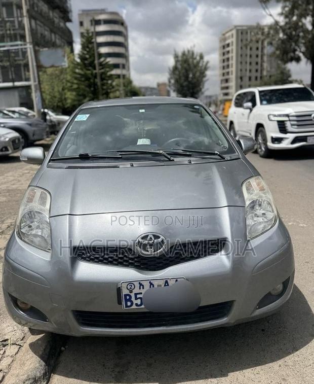 Toyota Yaris 2010 Silver
