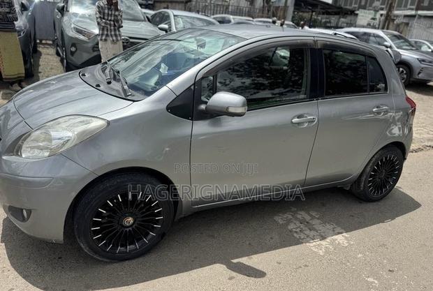 Toyota Yaris 2010 Silver