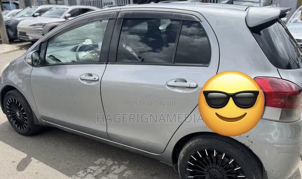 Toyota Yaris 2010 Silver