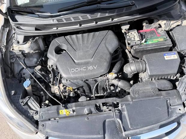 Hyundai Elantra 2012 Silver