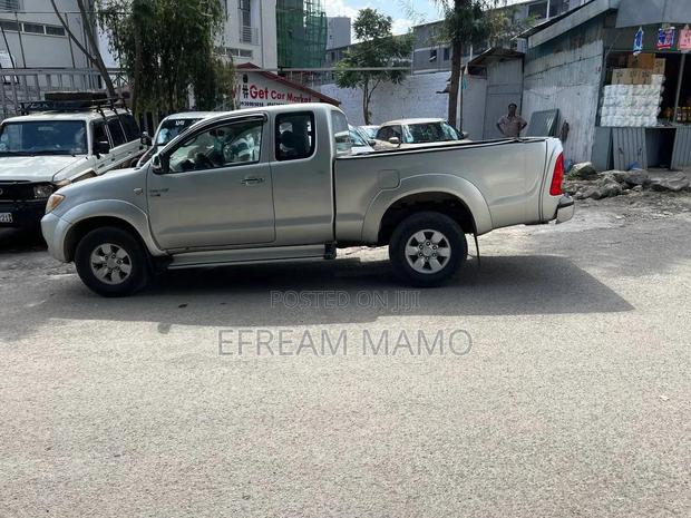 Toyota Hilux 2008 Gray