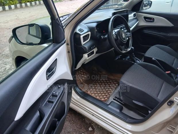 Suzuki Swift 2024 White