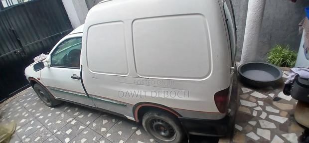 Volkswagen Caddy 2001 White