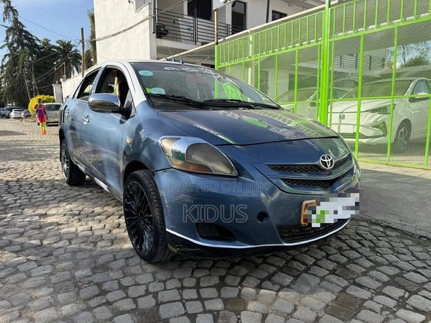 Toyota Belta 2006 Blue