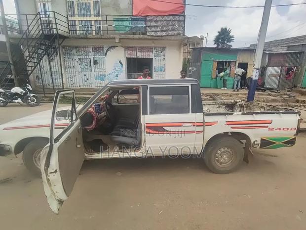Toyota Hilux 1998 White