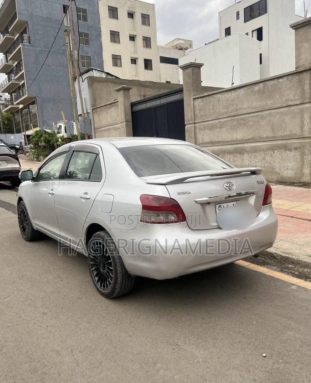 Toyota Yaris 2013 Silver