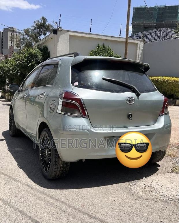 Toyota Yaris 2010 Silver
