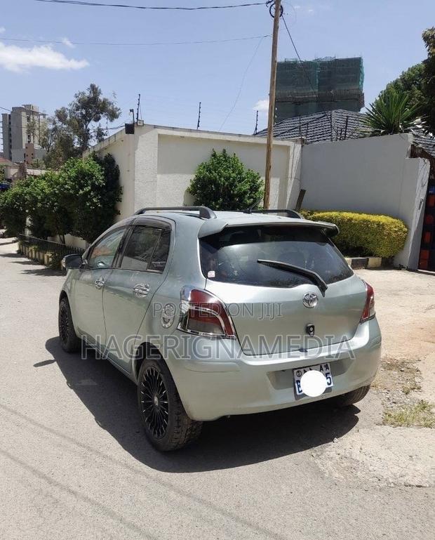 Toyota Yaris 2010 Silver