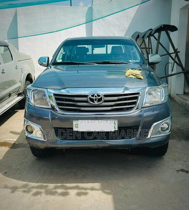 Toyota Hilux 2014 Black
