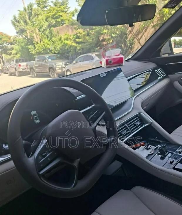 BYD Song Plus DM-i 2025 Silver