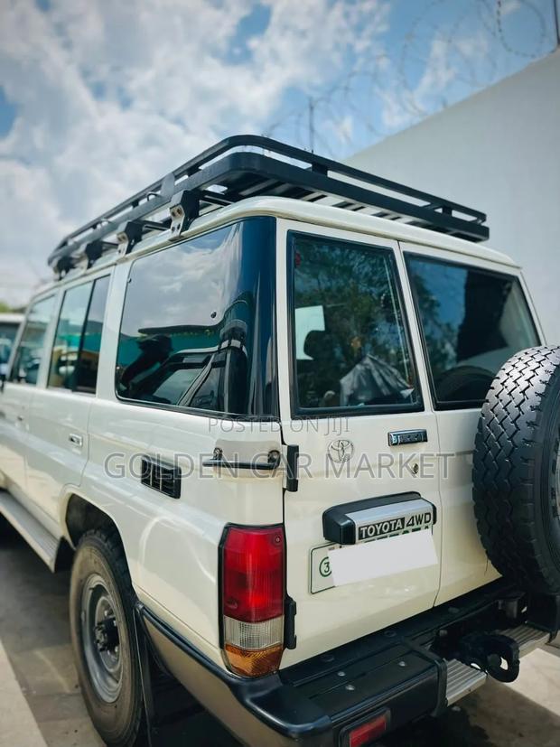 Toyota Land Cruiser 2018 White