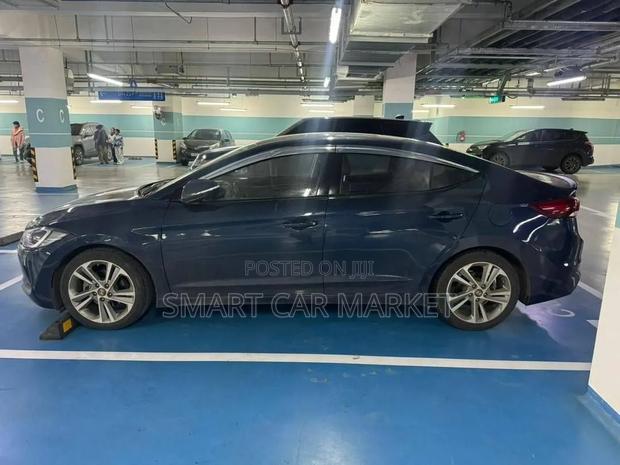 Hyundai Avante 2017 Blue