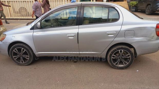 Toyota Platz 2001 Silver