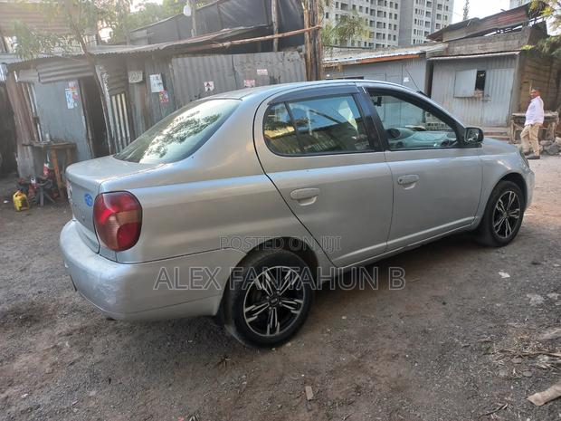 Toyota Platz 2001 Silver