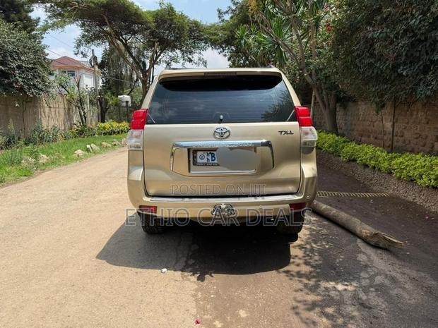 Toyota Land Cruiser Prado 2011 Gold