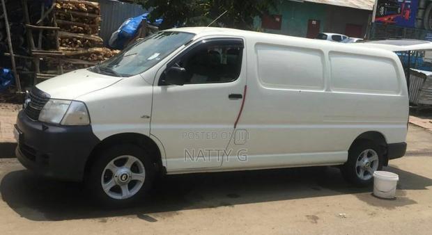 Toyota HiAce 2011 White