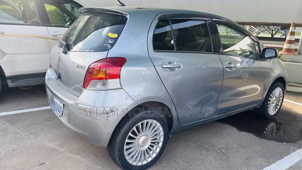 Toyota Yaris 2010 Gray