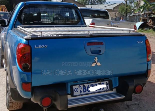 Mitsubishi L200 2009 Blue