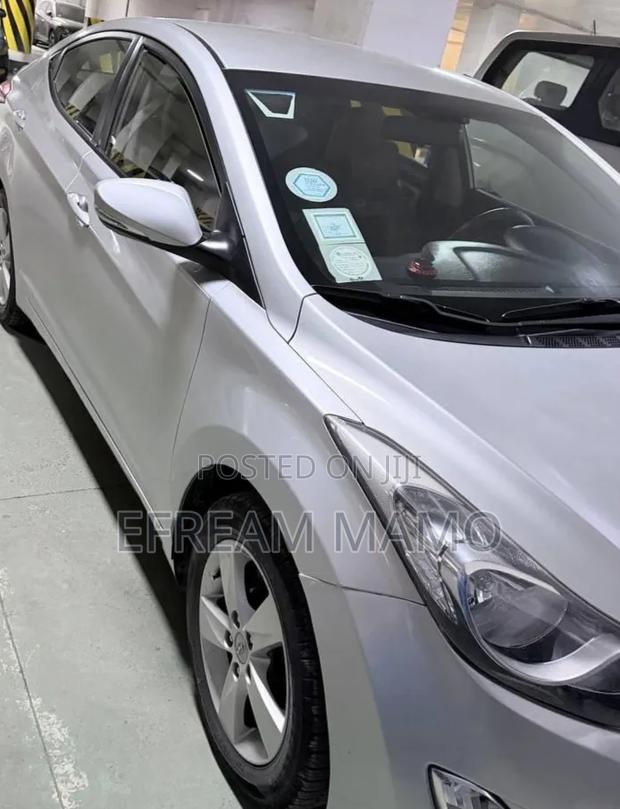 Hyundai Elantra 2012 Silver