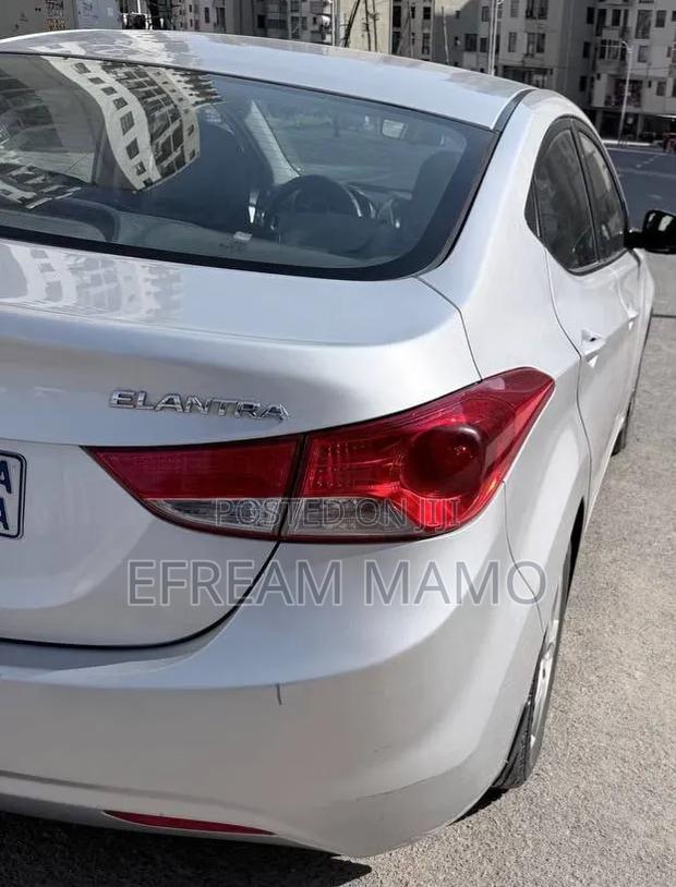Hyundai Elantra 2012 Silver
