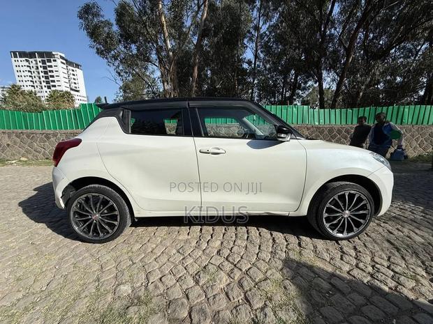 Suzuki Swift 2022 White