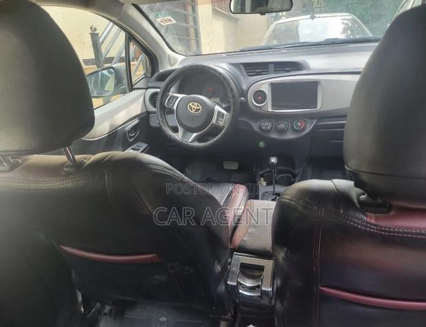 Toyota Yaris 2012 Silver