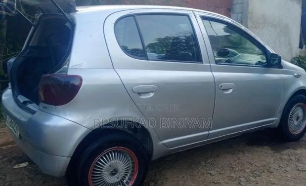 Toyota Vitz 2001 Silver