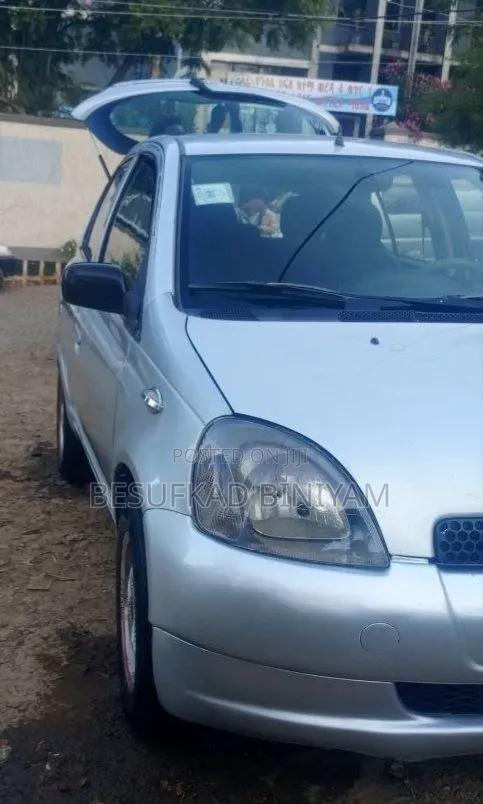Toyota Vitz 2001 Silver